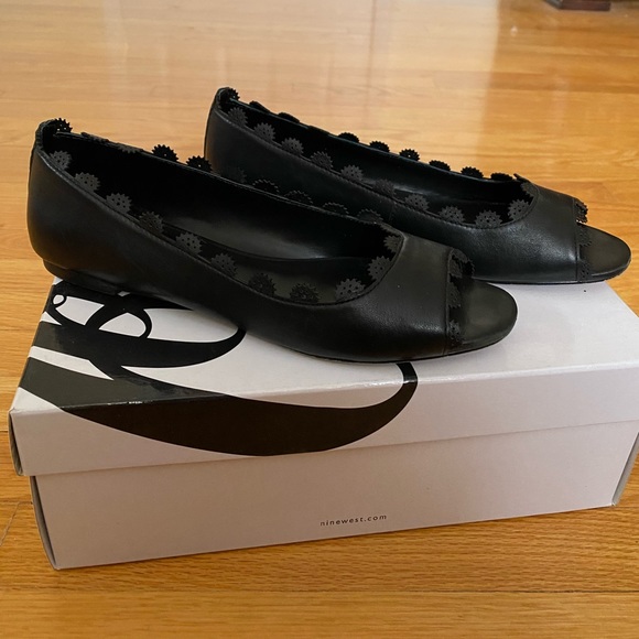 Nicole Miller x Artelier Black Open Toe Ballet Flat with Lace Detailing🤩🥿 - Picture 2 of 4